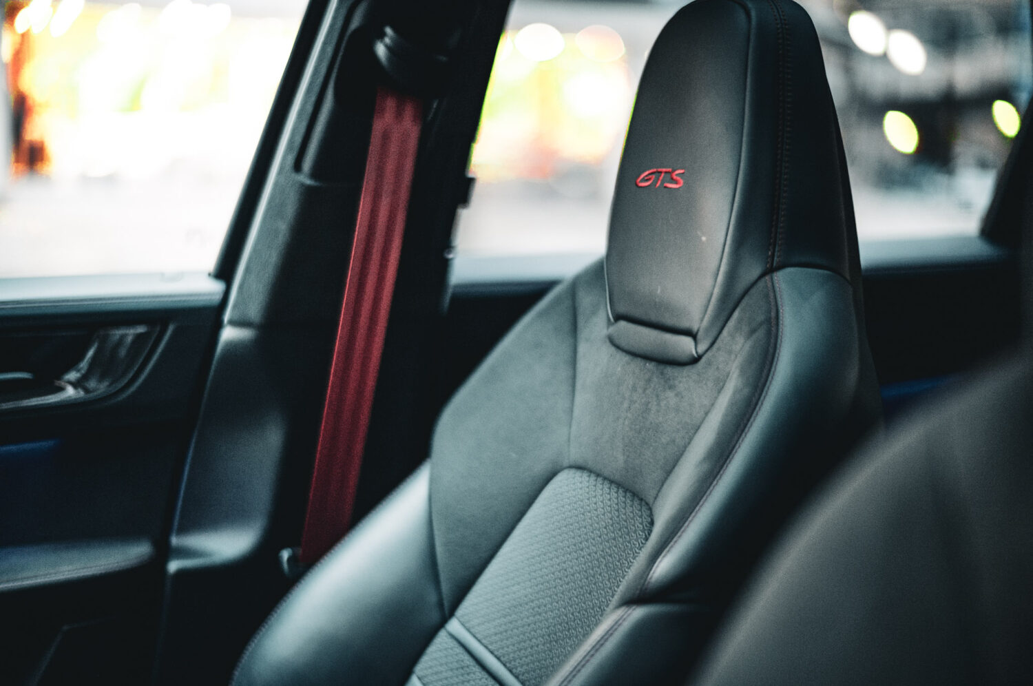 ポルシェ・カイエンGTS（2024）赤を選ぶという意思