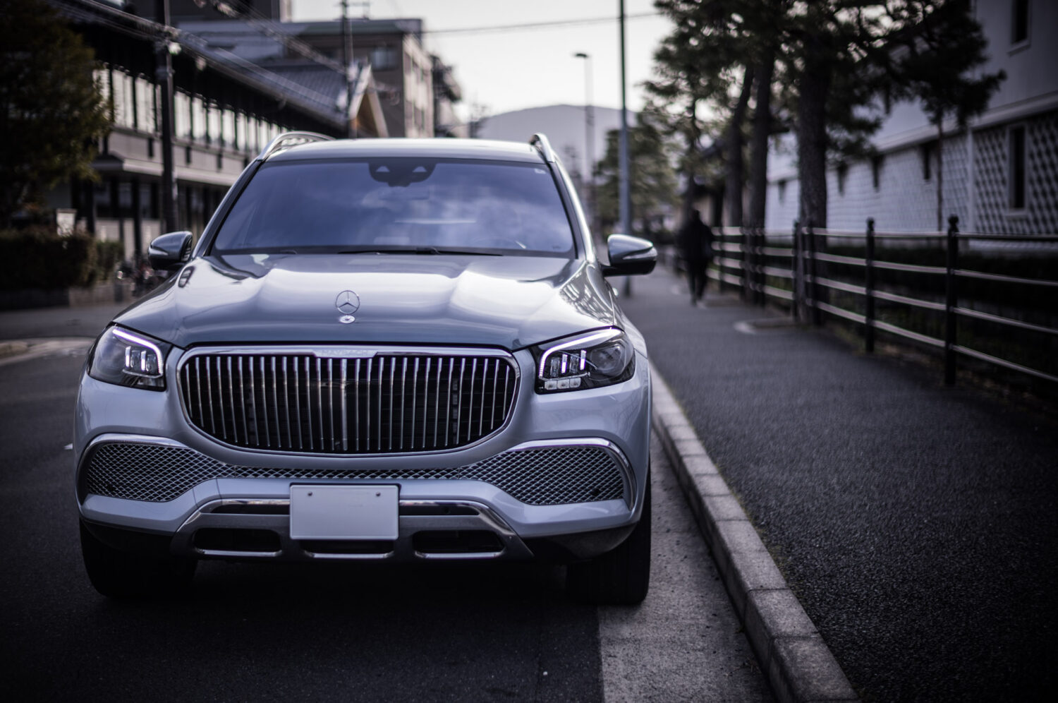 メルセデス・マイバッハ・GLS（2024）理論が優雅さに昇華したとき