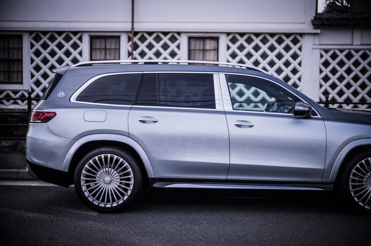 メルセデス・マイバッハ・GLS（2024）理論が優雅さに昇華したとき