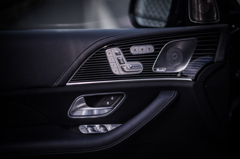 メルセデス・マイバッハ・GLS（2024）理論が優雅さに昇華したとき