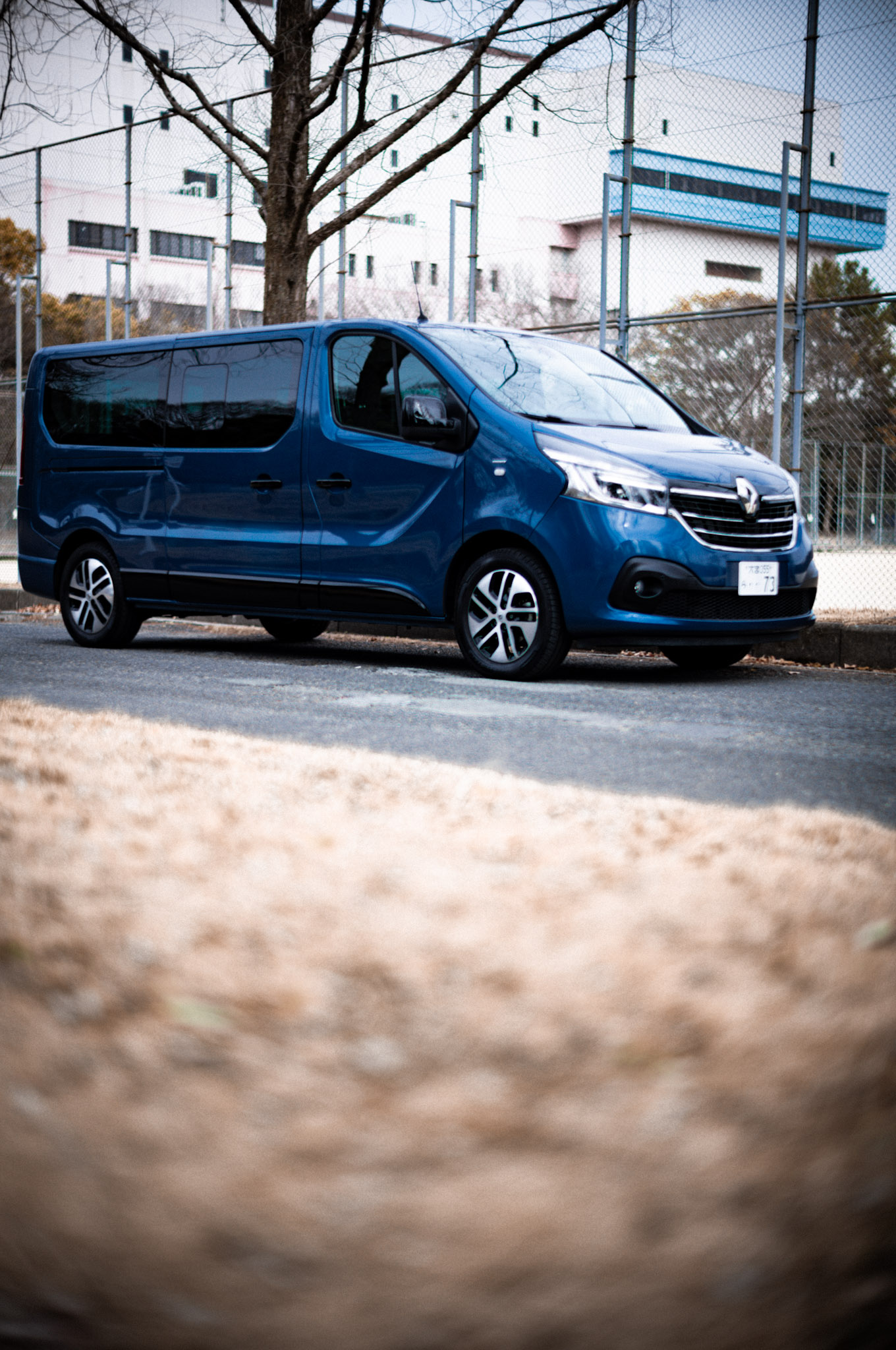 最近都内の道路工事の現場で、メルセデスのスプリンターがハイエース達に混ざって活躍していました。