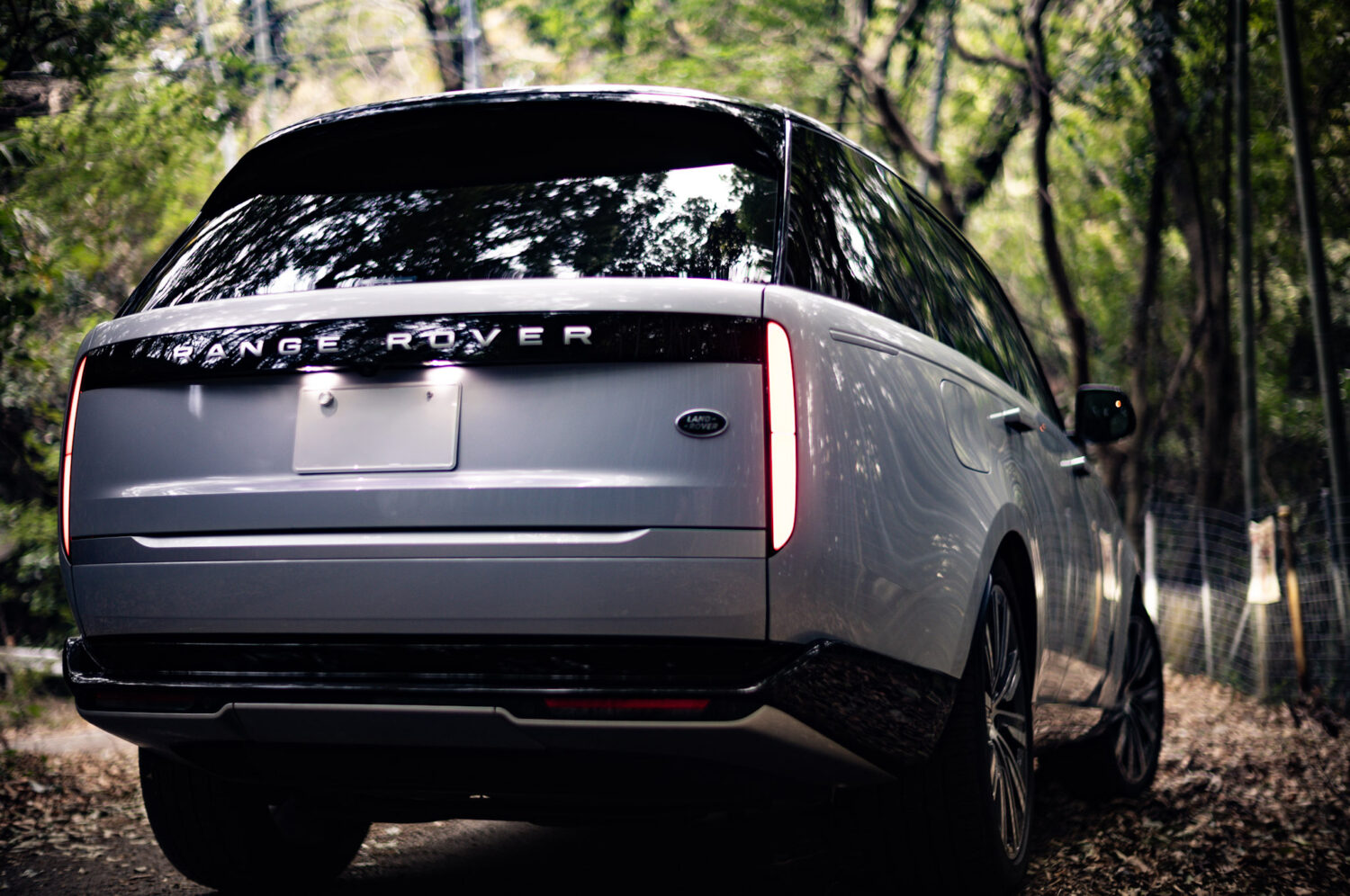 レンジローバー オートバイオグラフィ（2023）我慢のないレンジローバー