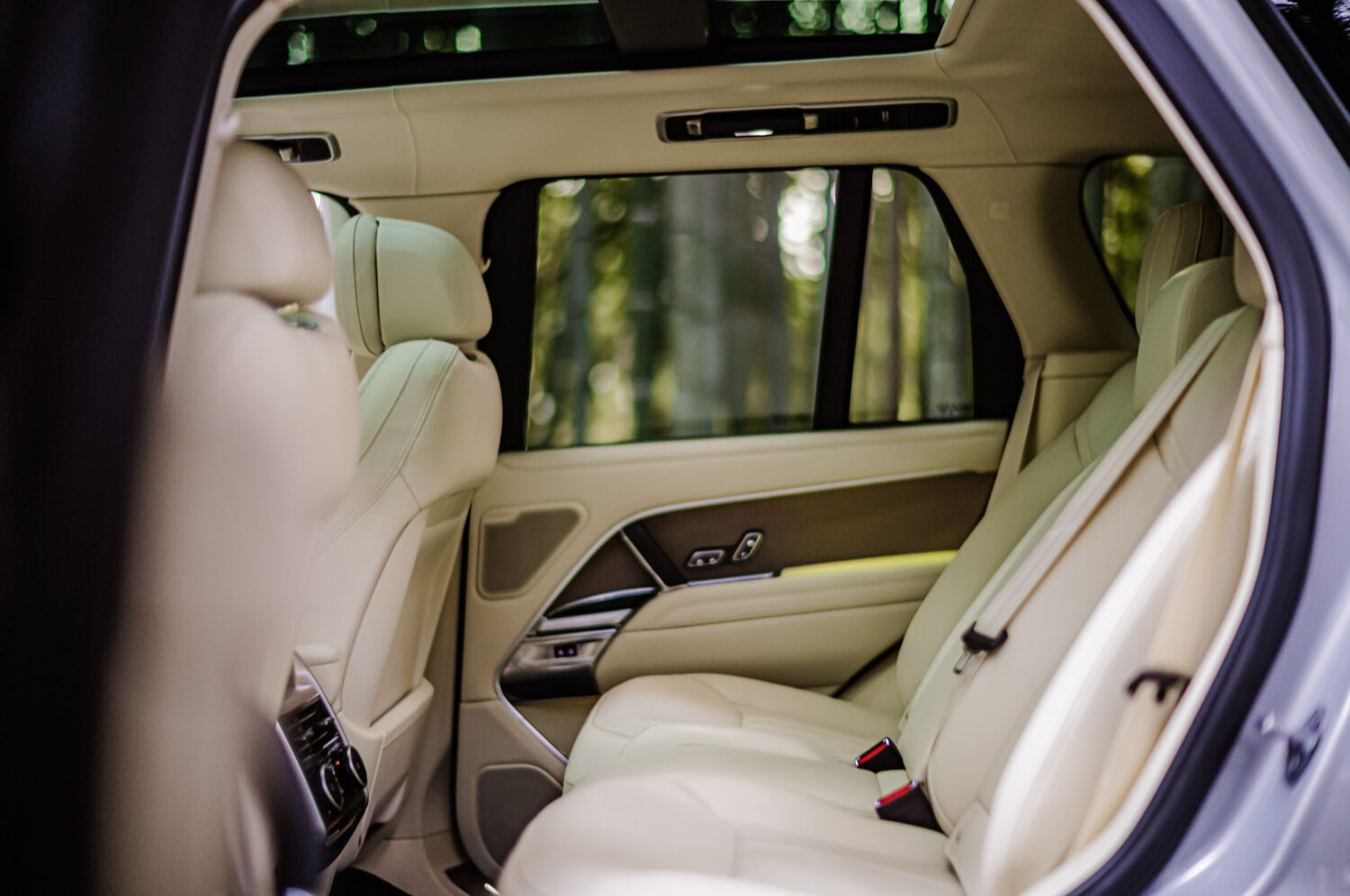 レンジローバー オートバイオグラフィ（2023）我慢のないレンジローバー