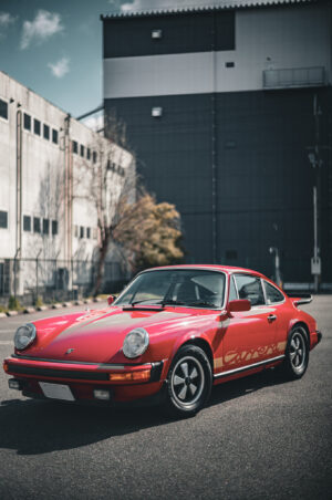 ポルシェ・911（1977）人が合わせて乗る最後の911