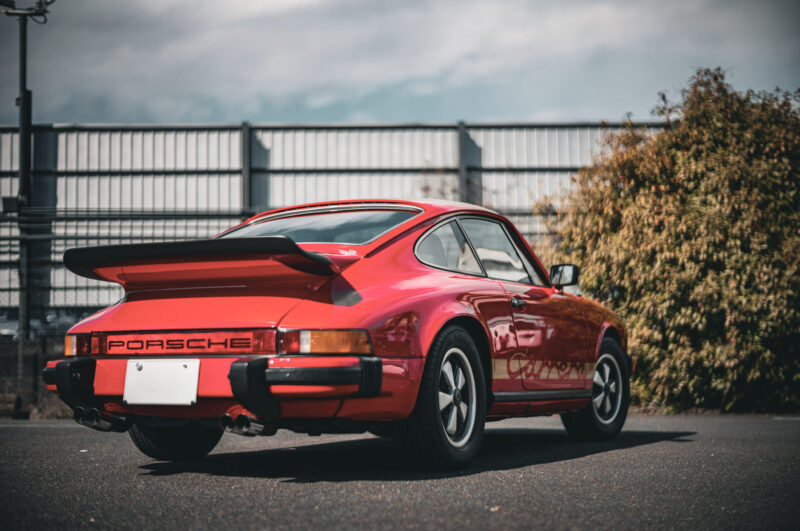 ポルシェ・911（1977）人が合わせて乗る最後の911