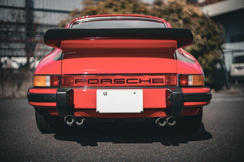 ポルシェ・911（1977）人が合わせて乗る最後の911