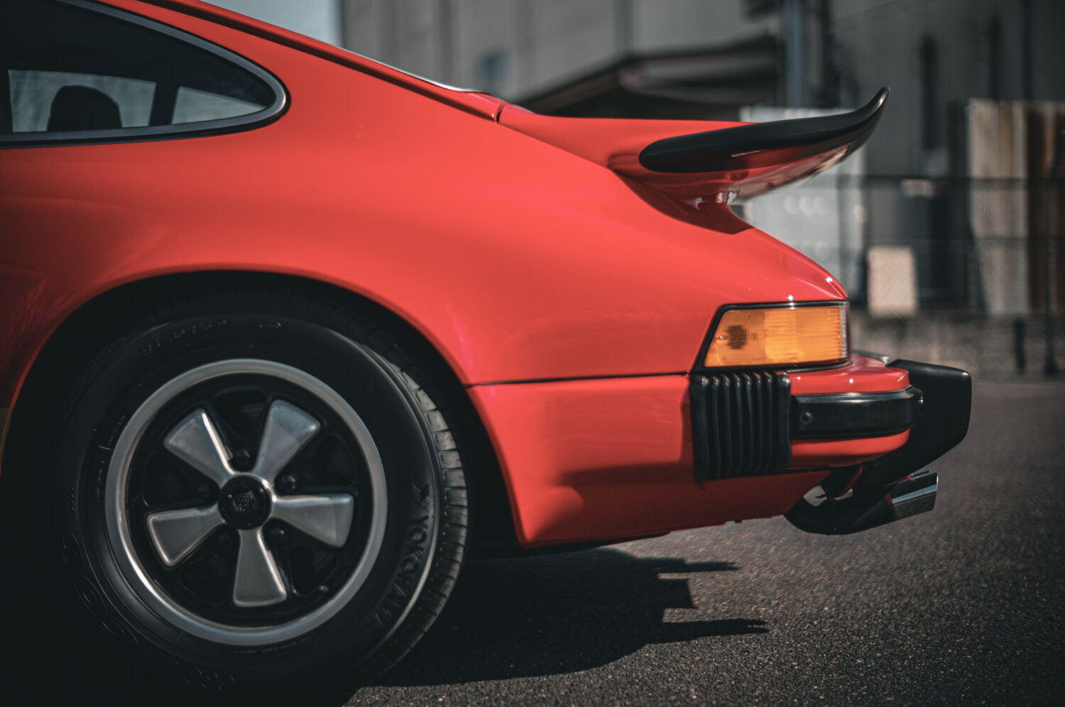 ポルシェ・911（1977）人が合わせて乗る最後の911