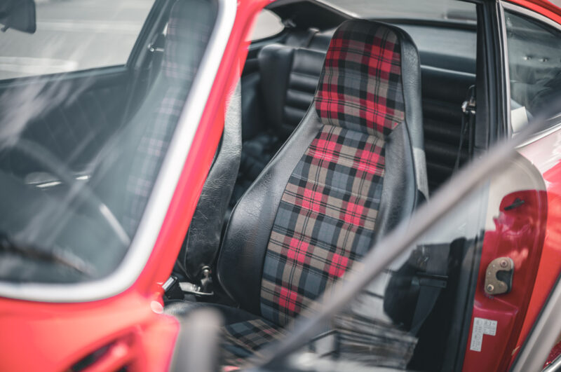 ポルシェ・911（1977）人が合わせて乗る最後の911