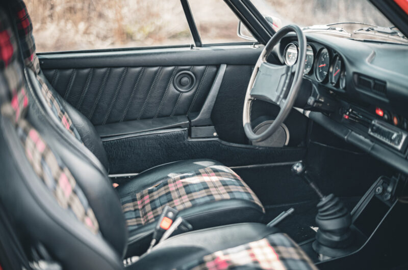 ポルシェ・911（1977）人が合わせて乗る最後の911