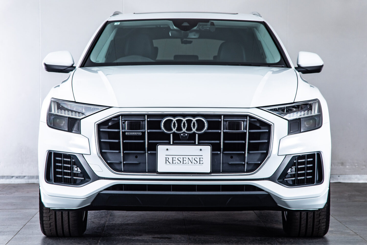 Q8 55TFSIクワトロデビューPラグジュアリー4WD