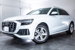 Q8 55TFSIクワトロデビューPラグジュアリー4WD