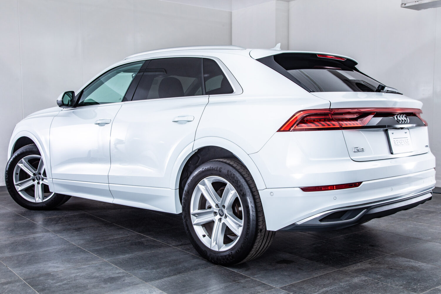 Q8 55TFSIクワトロデビューPラグジュアリー4WD