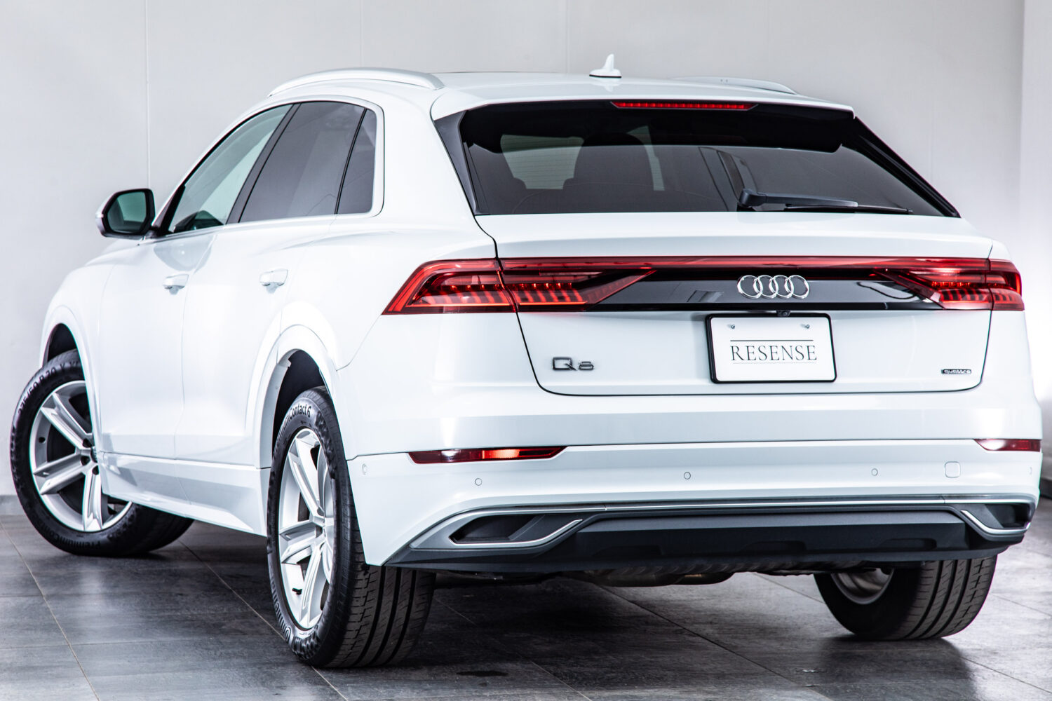 Q8 55TFSIクワトロデビューPラグジュアリー4WD