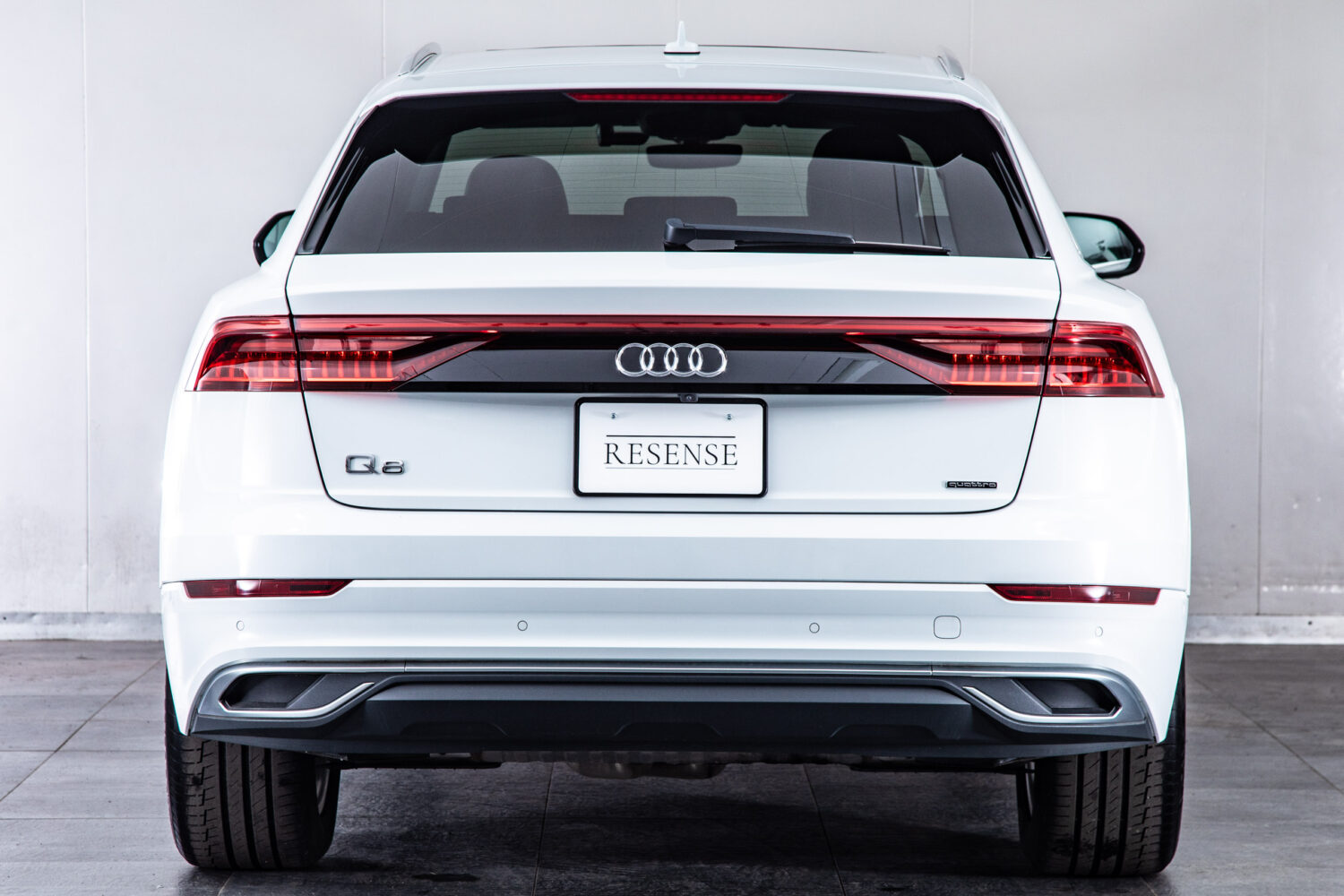 Q8 55TFSIクワトロデビューPラグジュアリー4WD