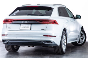 Q8 55TFSIクワトロデビューPラグジュアリー4WD