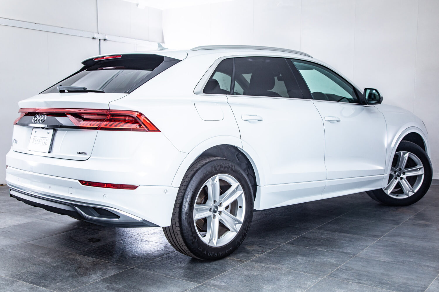 Q8 55TFSIクワトロデビューPラグジュアリー4WD