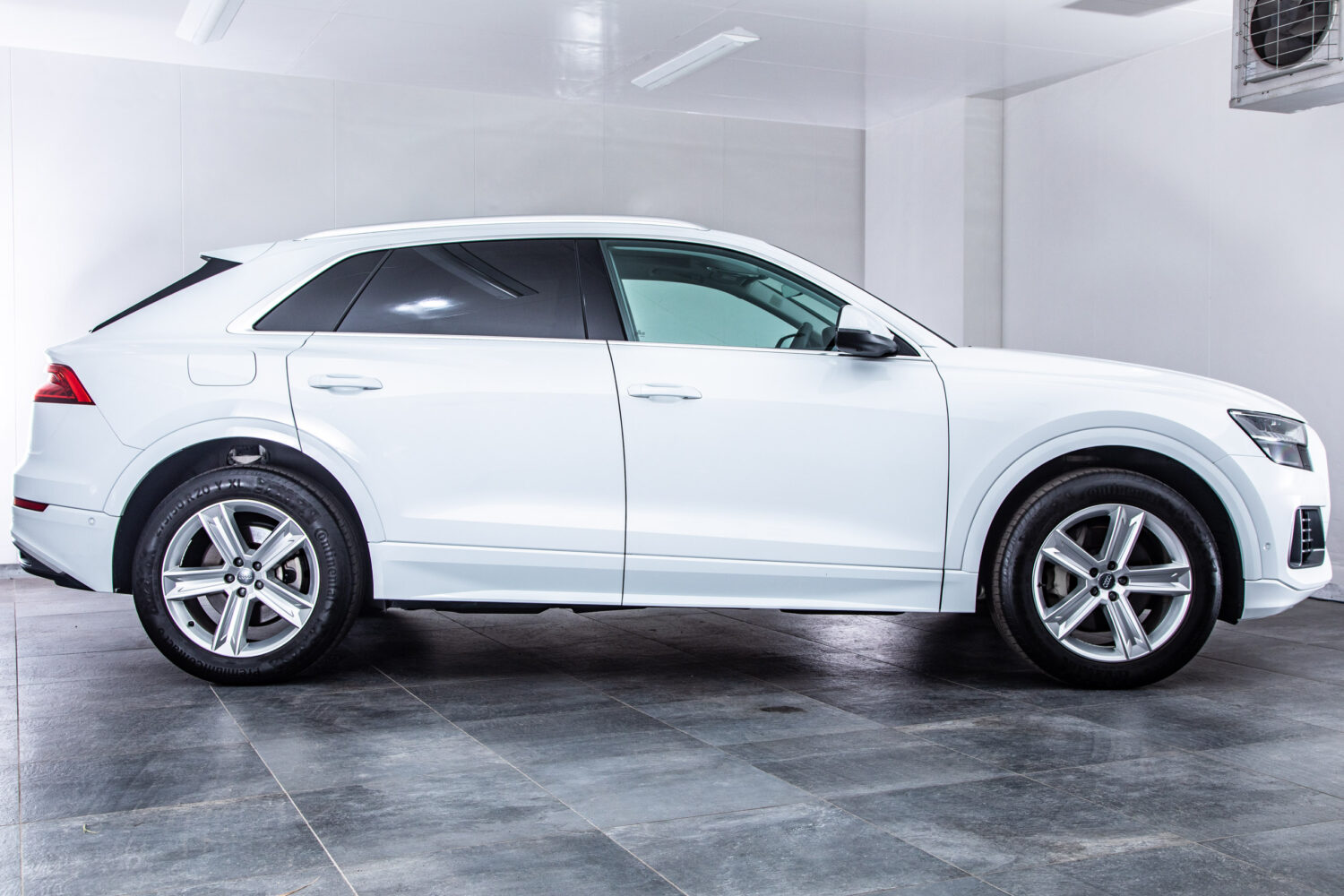 Q8 55TFSIクワトロデビューPラグジュアリー4WD