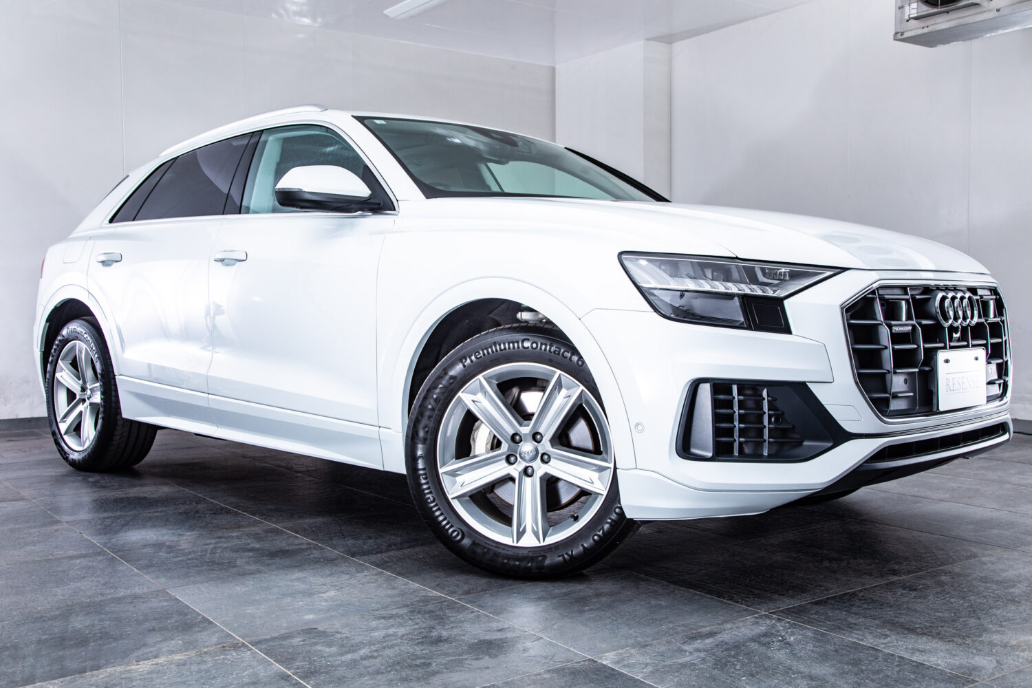 Q8 55TFSIクワトロデビューPラグジュアリー4WD