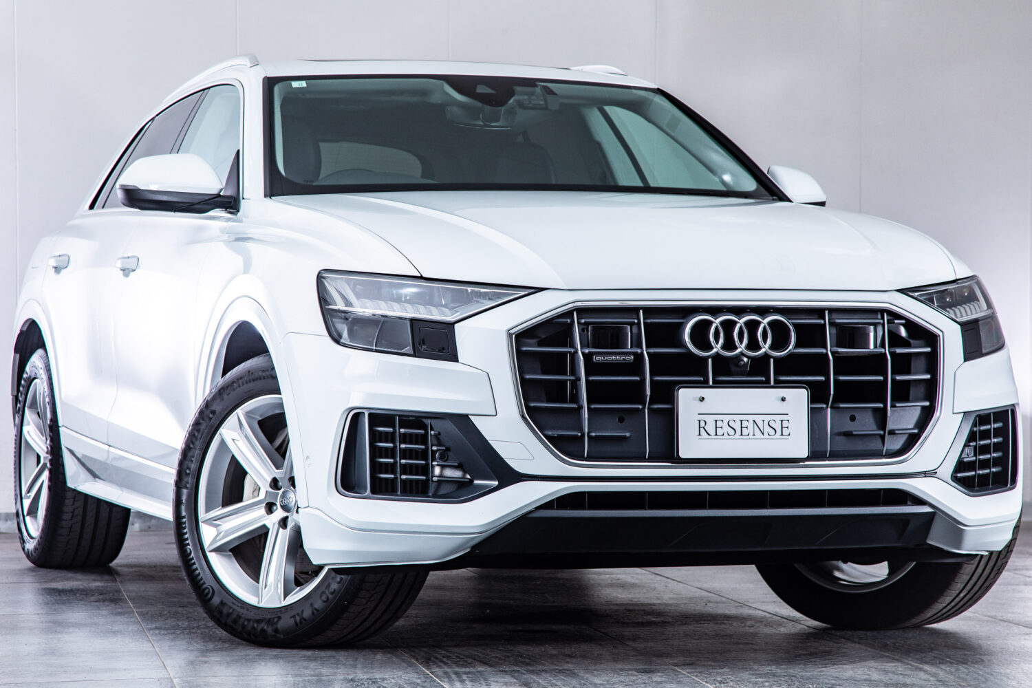 Q8 55TFSIクワトロデビューPラグジュアリー4WD