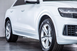 Q8 55TFSIクワトロデビューPラグジュアリー4WD