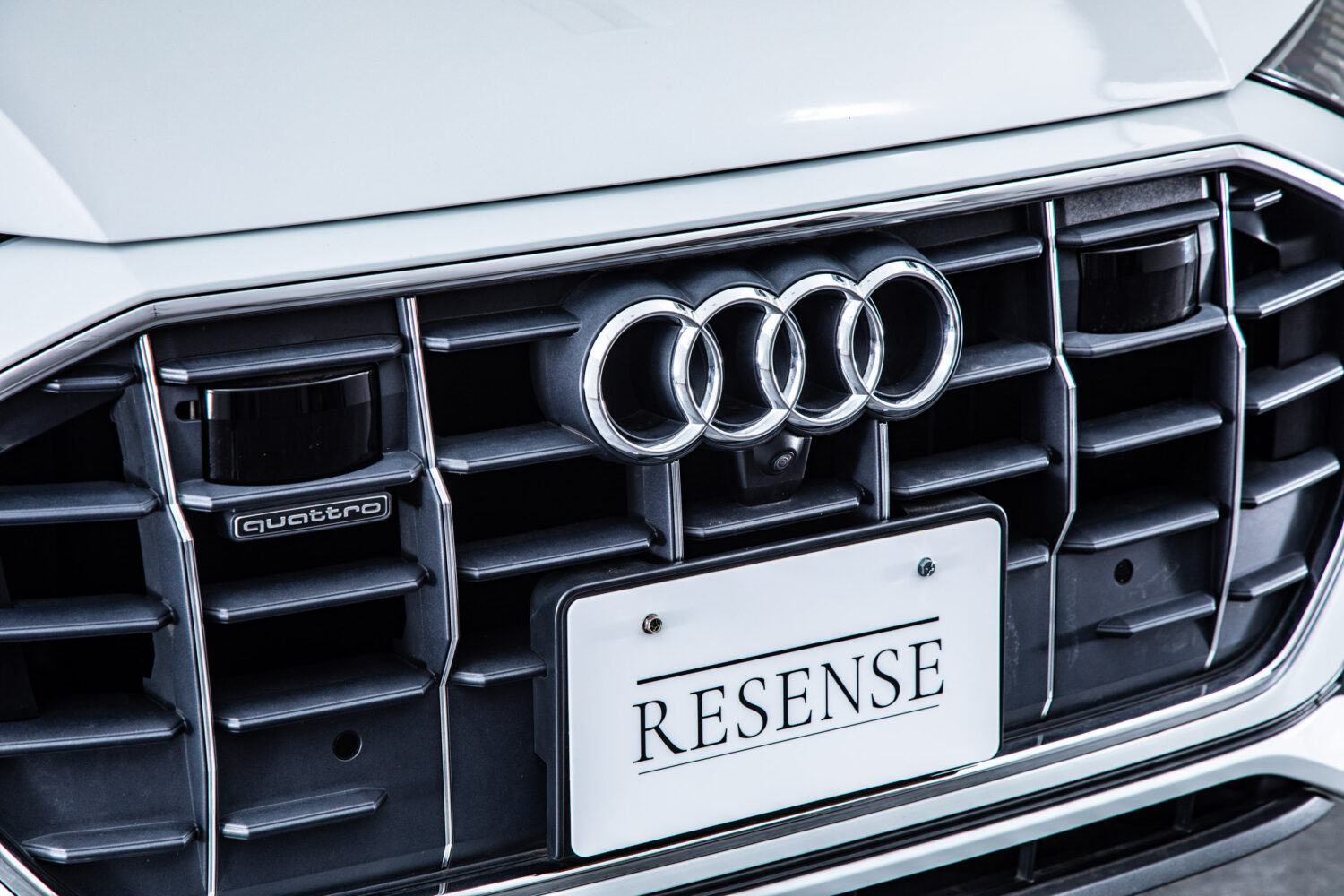 Q8 55TFSIクワトロデビューPラグジュアリー4WD