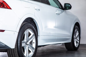 Q8 55TFSIクワトロデビューPラグジュアリー4WD