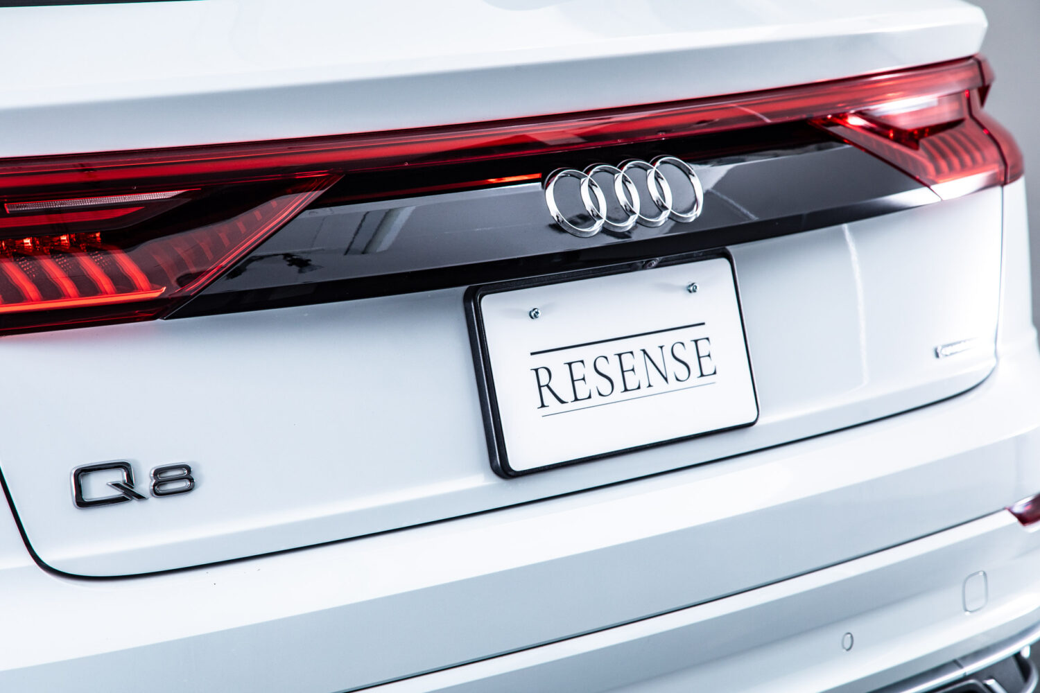 Q8 55TFSIクワトロデビューPラグジュアリー4WD