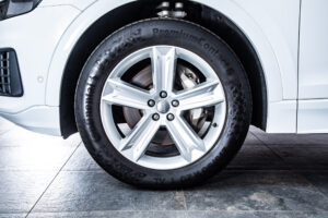 Q8 55TFSIクワトロデビューPラグジュアリー4WD