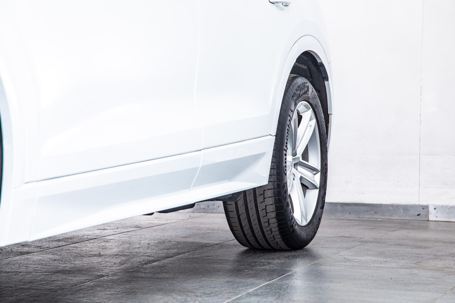 Q8 55TFSIクワトロデビューPラグジュアリー4WD