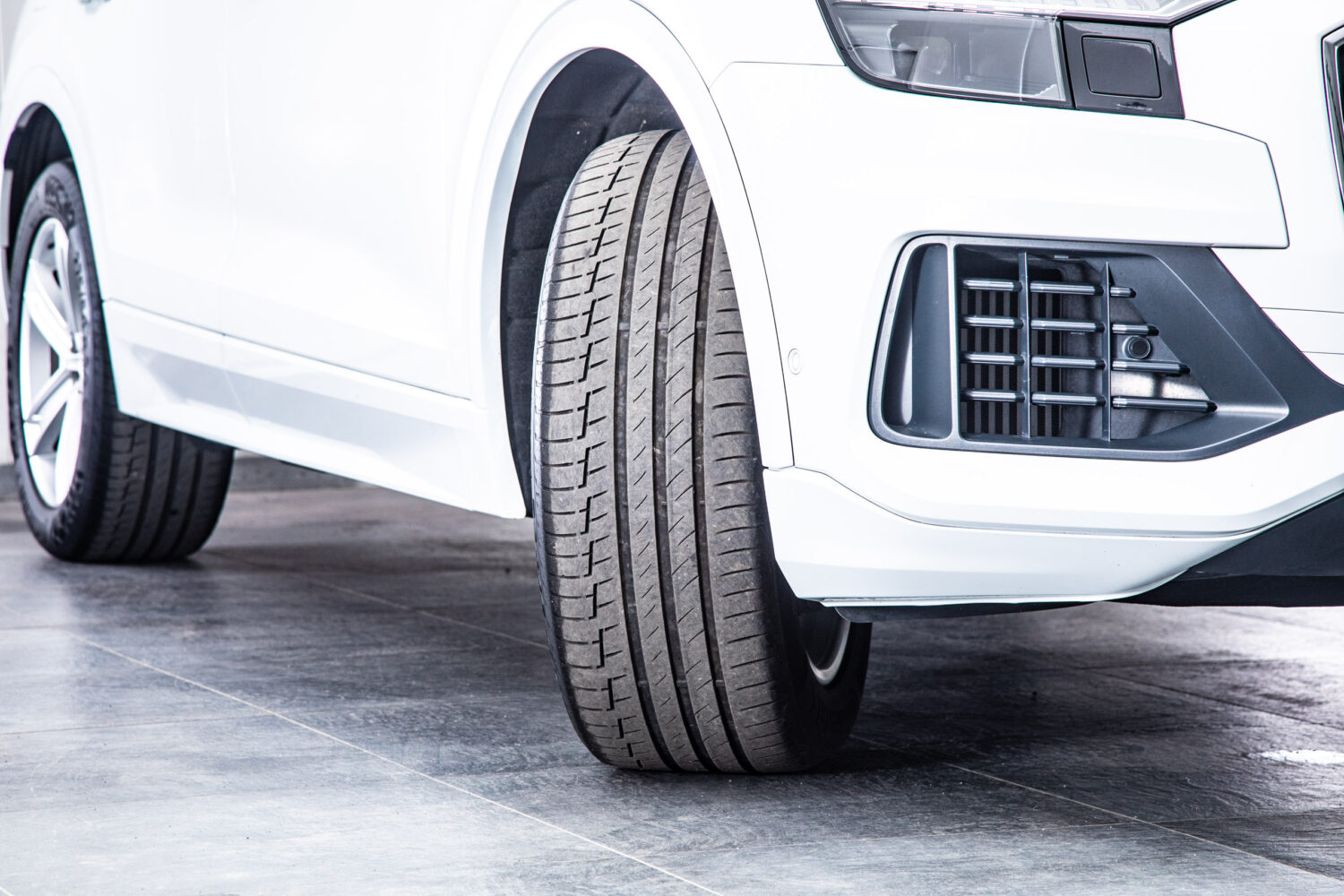 Q8 55TFSIクワトロデビューPラグジュアリー4WD