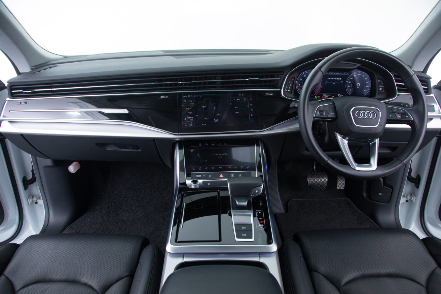 Q8 55TFSIクワトロデビューPラグジュアリー4WD