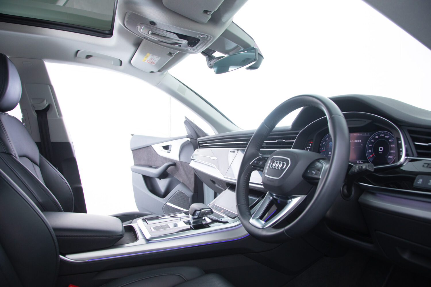 Q8 55TFSIクワトロデビューPラグジュアリー4WD