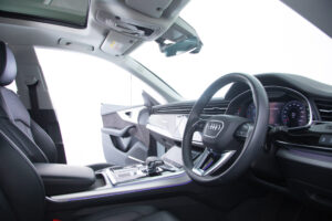 Q8 55TFSIクワトロデビューPラグジュアリー4WD