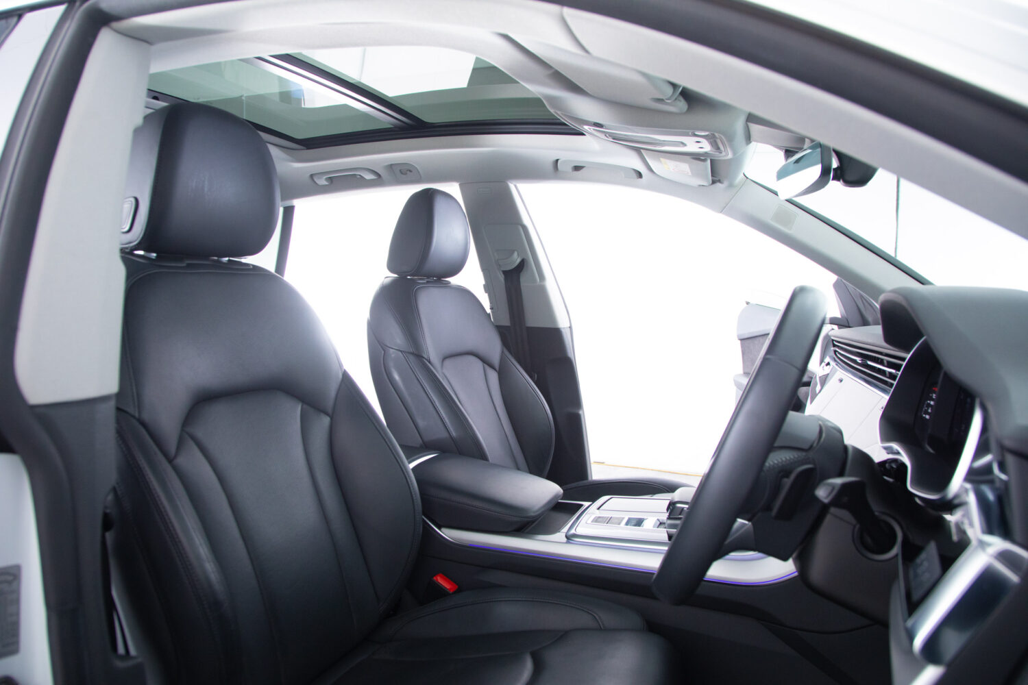 Q8 55TFSIクワトロデビューPラグジュアリー4WD