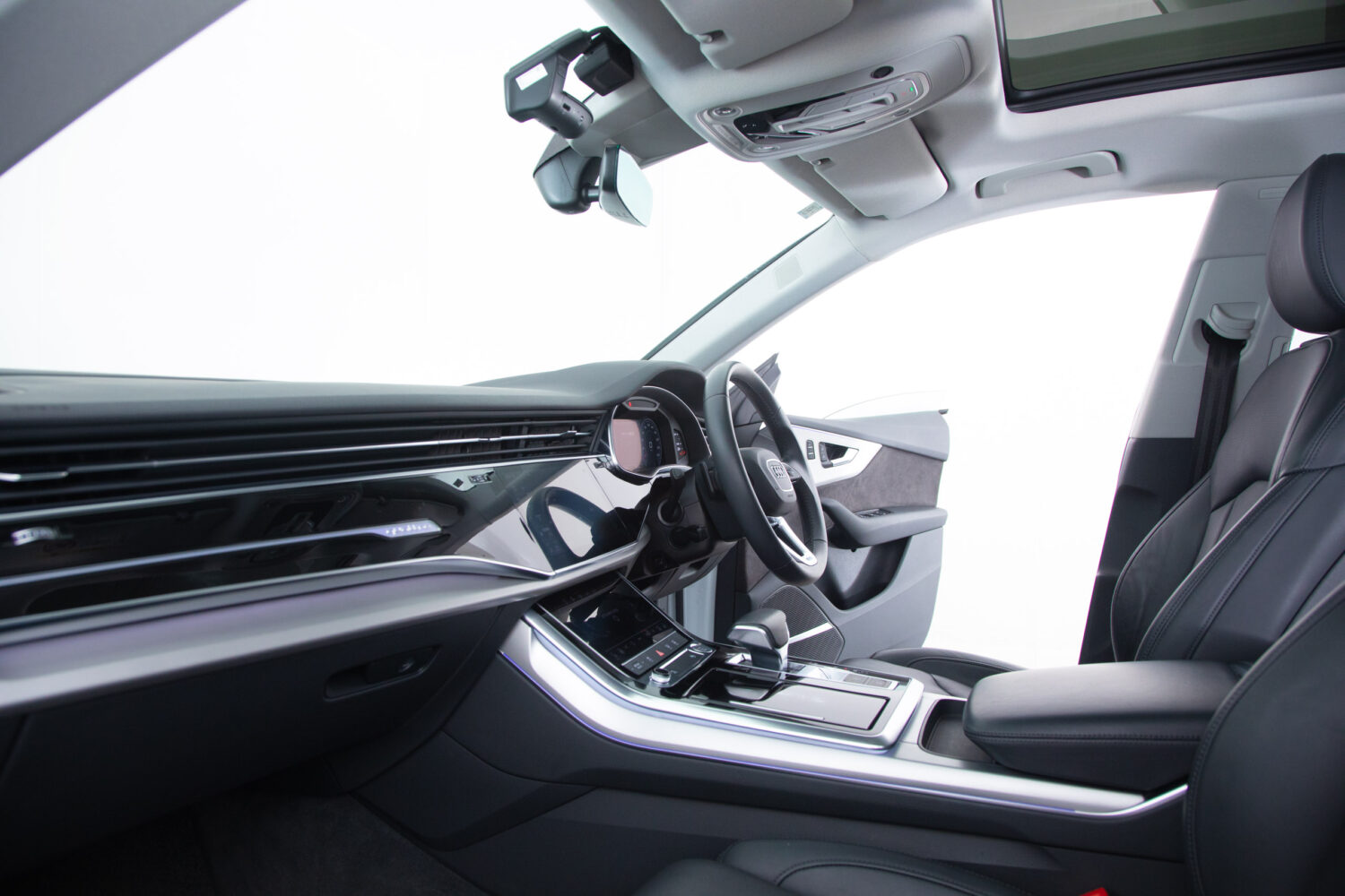 Q8 55TFSIクワトロデビューPラグジュアリー4WD