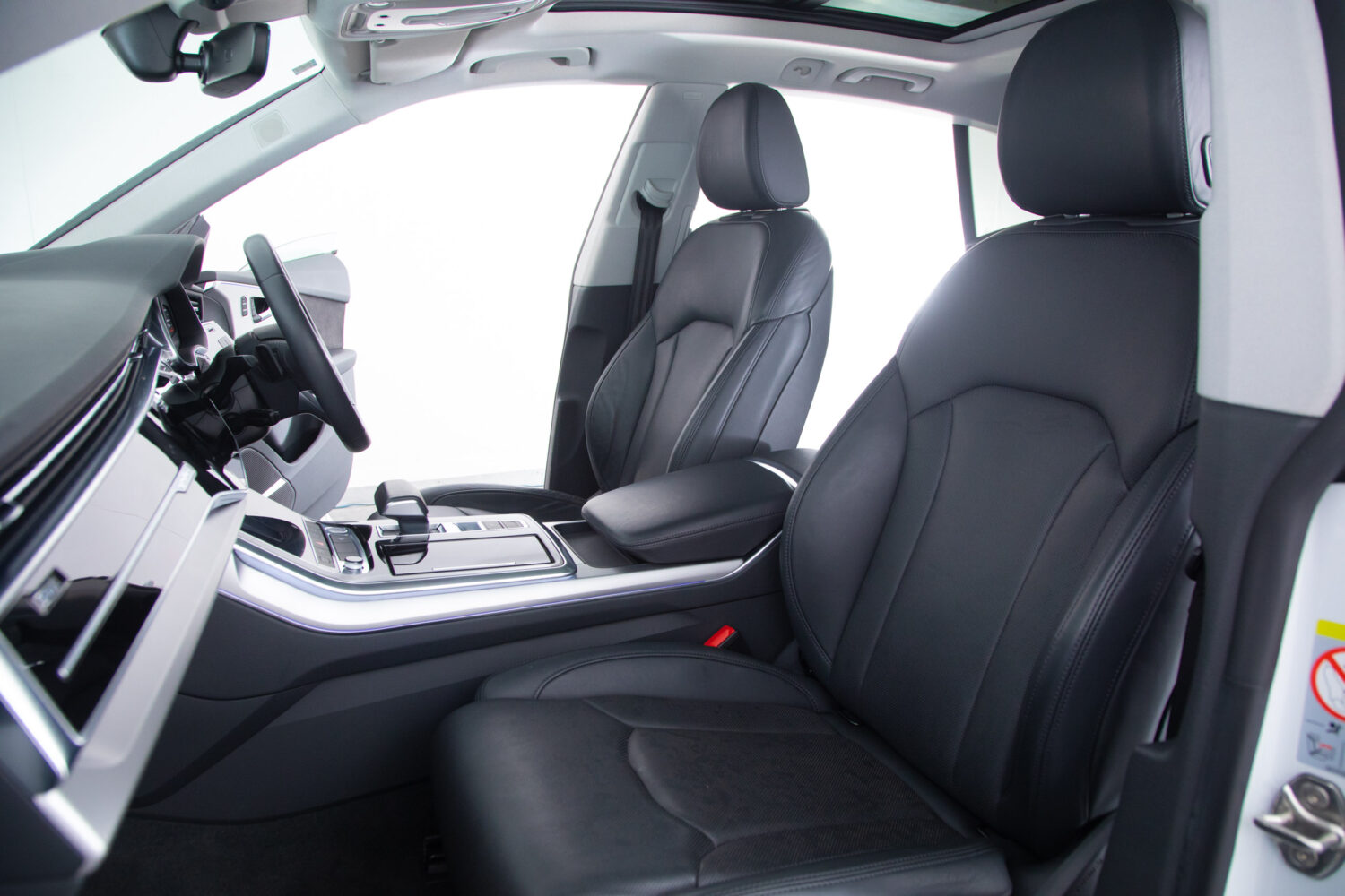 Q8 55TFSIクワトロデビューPラグジュアリー4WD