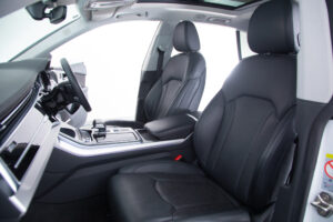 Q8 55TFSIクワトロデビューPラグジュアリー4WD