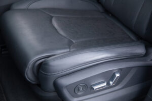 Q8 55TFSIクワトロデビューPラグジュアリー4WD