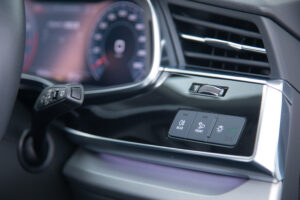 Q8 55TFSIクワトロデビューPラグジュアリー4WD