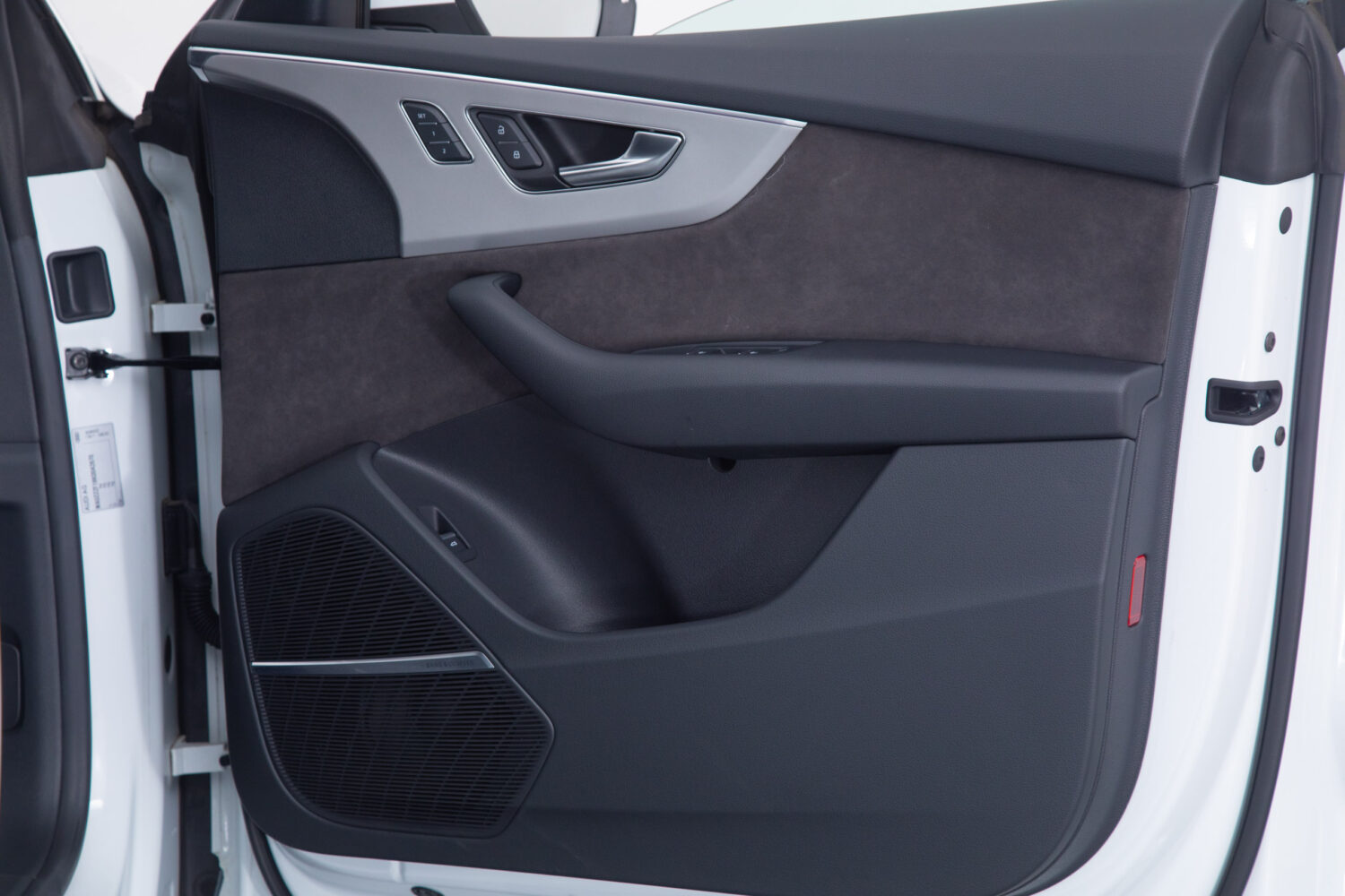 Q8 55TFSIクワトロデビューPラグジュアリー4WD