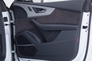 Q8 55TFSIクワトロデビューPラグジュアリー4WD