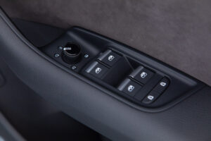 Q8 55TFSIクワトロデビューPラグジュアリー4WD