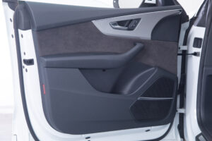 Q8 55TFSIクワトロデビューPラグジュアリー4WD