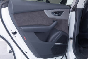 Q8 55TFSIクワトロデビューPラグジュアリー4WD