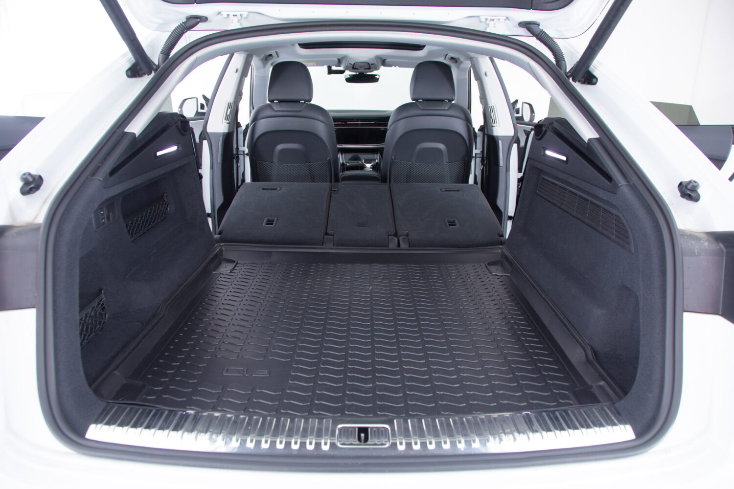 Q8 55TFSIクワトロデビューPラグジュアリー4WD