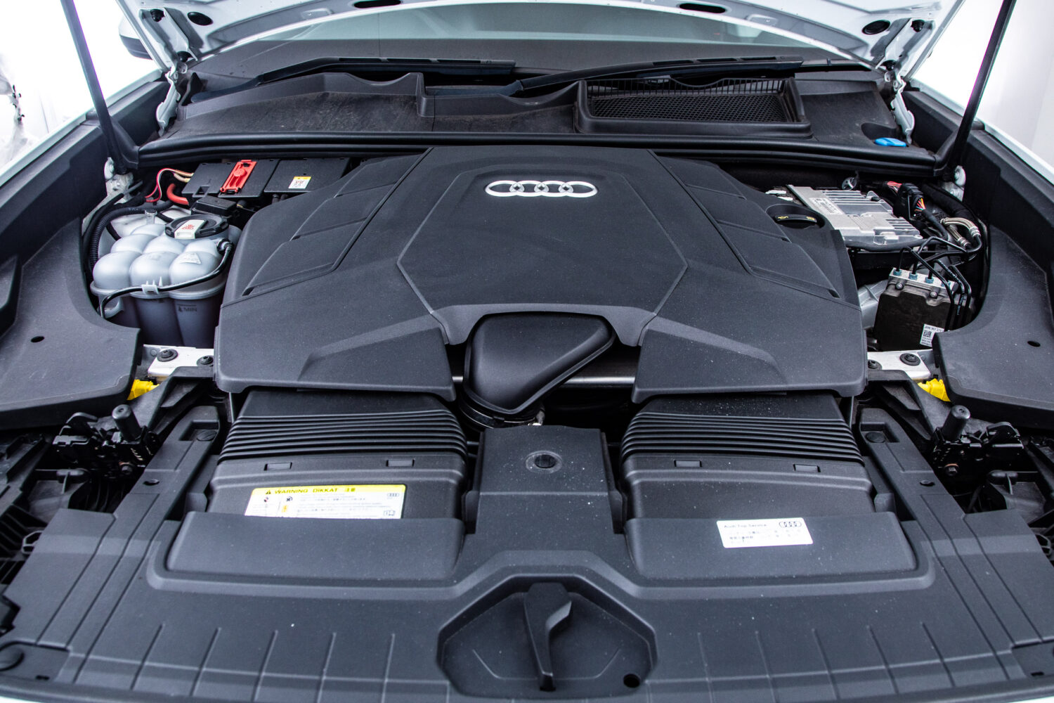 Q8 55TFSIクワトロデビューPラグジュアリー4WD