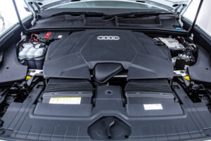 Q8 55TFSIクワトロデビューPラグジュアリー4WD