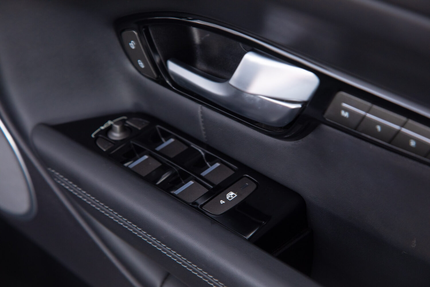 レンジローバーイヴォーク HSE ダイナミック 4WD