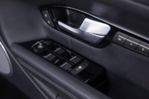 レンジローバーイヴォーク HSE ダイナミック 4WD