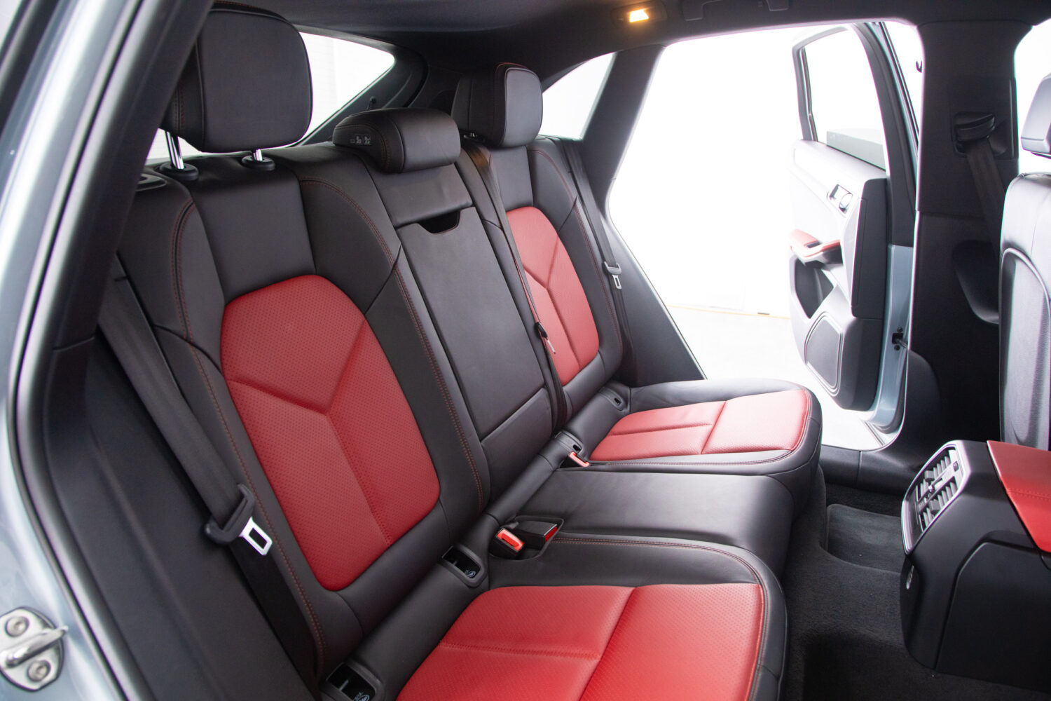 マカン S シュポルト エディション (パノラミック ルーフ システム装着車) PDK 4WD